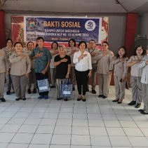 PNS Polda Sulawesi Utara dan jajaran yang tergabung dalam Korpri Polri Polda Sulut melaksanakan bakti sosial dan bakti kesehatan di Panti Sosial Senja Cerah Manado, Rabu (6/11/2024).