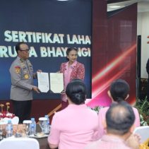 Polri mempersiapkan SMA Taruna Kemala Bhayangkara sebagai SMA unggulan.