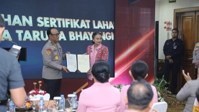 Polri mempersiapkan SMA Taruna Kemala Bhayangkara sebagai SMA unggulan.