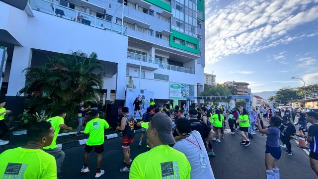 Whiz Prime Hotel Megamas Manado mengadakan kegiatan seru dan menyehatkan: Whiz Fun Run 5k! Acara gratis ini telah berlangsung meriah, Jumat (14/11/2024).