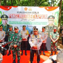Kapolri Jenderal Pol. Listyo Sigit Prabowo dan Panglima TNI Jenderal Agus Subiyanto melaksanakan kunjungan kerja ke Jawa Tengah, Kamis (21/11/24).