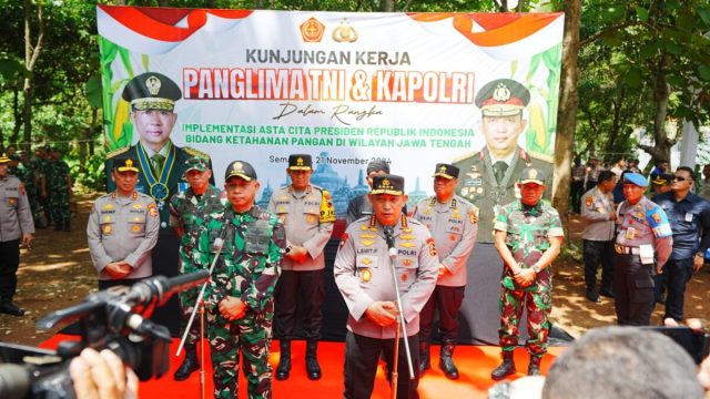 Kapolri Jenderal Pol. Listyo Sigit Prabowo dan Panglima TNI Jenderal Agus Subiyanto melaksanakan kunjungan kerja ke Jawa Tengah, Kamis (21/11/24).