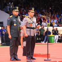 Kapolri Jenderal Pol. Listyo Sigit Prabowo dan Panglima TNI Jenderal Agus Subiyanto memimpin Wisuda Prabhatar 2024 Akademi Kepolisian dan Akademi TNI di Lapangan Sapta Marga Akademi Militer Magelang, Jumat (29/11/24).