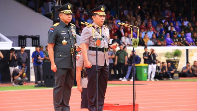 Kapolri Jenderal Pol. Listyo Sigit Prabowo dan Panglima TNI Jenderal Agus Subiyanto memimpin Wisuda Prabhatar 2024 Akademi Kepolisian dan Akademi TNI di Lapangan Sapta Marga Akademi Militer Magelang, Jumat (29/11/24).