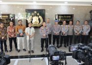 Menhut (Menteri Kehutanan) Raja Juli Antoni bertemu Kapolri Jenderal Listyo Sigit Prabowo di Mabes Polri, Senin (4/11/2024).