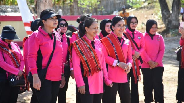 Ketum Bhayangkari Pusat Kembali Salurkan Ribuan Paket Bansos di Maluku Barat Daya