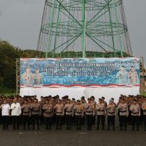 Wakapolda Sulawesi Utara Brigjen Pol Bahagia Dachi menutup rangkaian kegiatan tradisi pembaretan Bintara Remaja (Baja) Polri angkatan 51/55 lulusan tahun 2024 Polda Sulut.