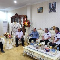 Pengurus Dewan Pimpinan Wilayah (DPW) Majelis Umat Kristen Indonesia (MUKI) Sulut yang di Ketuai Pnt. Dr. Ir Dwight Mooddy Rondonuwu ST.MT diterima Kakanwil Agama Cand. Dr.Drs. H Ulyas Taha, MPd, di ruang kerja Kakanwil, Rabu (11/12/2024).