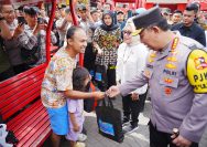 Kapolri Jenderal Polisi Drs. Listyo Sigit Prabowo melakukan peninjauan arus lalu lintas libur Natal dan tahun baru (Nataru) di KM 57, Karawang, Jawa Barat.