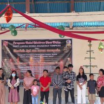 Rumah makan Samrat Abadi mengadakan anjangsana sekaligus Ibadah Pra Natal, Minggu (1/12/20024).