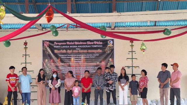 Rumah makan Samrat Abadi mengadakan  anjangsana sekaligus Ibadah Pra Natal, Minggu (1/12/20024).