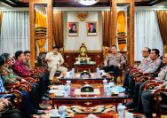 Kapolri Jenderal Polisi Listyo Sigit Prabowo menerima kunjungan Menteri Perumahan dan Kawasan Permukiman RI Maruarar Sirait, beserta jajaran di Markas Besar Kepolisian Republik Indonesia (Mabes Polri) pada Jumat (10/1).