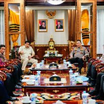 Kapolri Jenderal Polisi Listyo Sigit Prabowo menerima kunjungan Menteri Perumahan dan Kawasan Permukiman RI Maruarar Sirait, beserta jajaran di Markas Besar Kepolisian Republik Indonesia (Mabes Polri) pada Jumat (10/1).