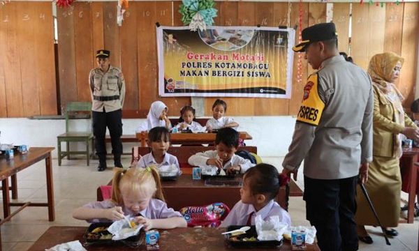 Polres Kotamobagu Bagikan Sarapan Bergizi