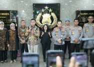 Kapolri Jenderal Polisi Drs. Listyo Sigit Prabowo menerima kunjungan Kepala Badan Pengawasan Obat dan Makanan (BPOM) Taruna Ikrar di Rupatama Mabes Polri, Jakarta Selatan.