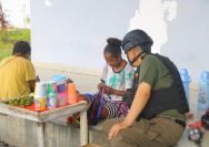 Ops Damai Cartenz melalui  Kasatgas Humas Kombes Pol Yusuf Sutejo, menyapa masyarakat Yalimo di Bandara Elelim pada Jum'at pagi (24/1/2025) untuk menciptakan suasana penuh kehangatan dan keakraban.