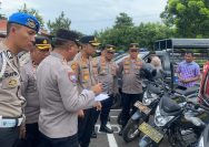 Kapolres Minsel cek Kondisi senpi dan ranmor dinas jajaran dalam apel pengecekanJumat (17/1/2025), di Lapangan Hitam Polres Minahasa Selatan.