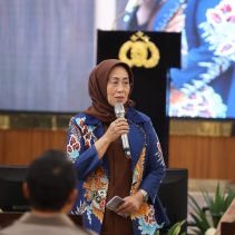 Ketua Dewan Pers, Dr. Ninik Rahayu, menyampaikan apresiasi kepada Polri atas komitmen dan dukungannya dalam menjaga kemerdekaan pers di tengah tantangan besar yang dihadapi industri media.