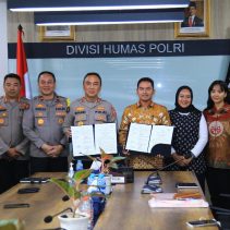 Divisi Humas Terima Hibah Dari PT MITN