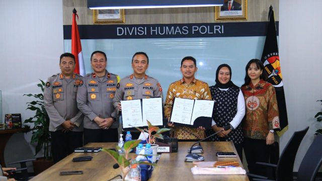 Divisi Humas Terima Hibah Dari PT MITN