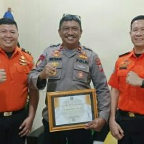 Kasat Polairud Terima Penghargaan dari Kabasarnas Manado