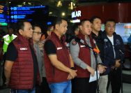 Polri kembali menunjukkan komitmennya dalam memerangi kejahatan narkoba dengan berhasil menangkap seorang bandar narkoba internasional yang masuk dalam Daftar Pencarian Orang (DPO) Red Notice.