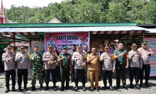 Kapolda Sulawesi Utara Irjen Pol Roycke Harry Langie didampingi Wakapolda Brigjen Pol Bahagia Dachi, sejumlah PJU Polda dan Pengurus Bhayangkari Sulut melakukan kunjungan kerja ke Polres Kepulauan Sangihe, Senin (13/1/2024).