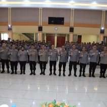 Kadivhumas Polri Irjen Pol Sandi Nugroho Nugroho membuka pelatihan Bakomsus Humas Polri Tahun Anggaran 2025. Kegiatan tersebut diikuti oleh 100 anggota Humas Polri.