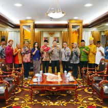 Kapolri Jenderal Polisi Drs. Listyo Sigit Prabowo menerima audiensi dari Dewan Pimpinan Nasional Forum Keberagaman Nusantara (DPN FKN), Rabu (12/2/2025).