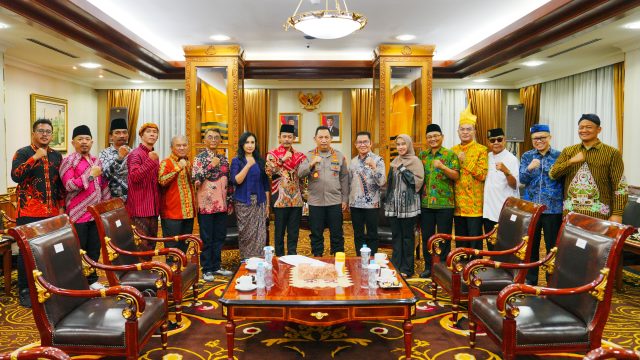 Kapolri Jenderal Polisi Drs. Listyo Sigit Prabowo menerima audiensi dari Dewan Pimpinan Nasional Forum Keberagaman Nusantara (DPN FKN), Rabu (12/2/2025).