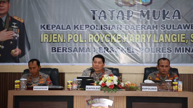 Kapolda Sulawesi Utara (Sulut) Irjen Pol Roycke Harry Langie didampingi Ketua Pengurus Daerah Bhayangkari Sulut Ny. Joan Roycke Langie, melanjutkan agenda kunjungan kerja ke Polres Minahasa, pada Senin (24/2/2025) siang.