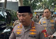 Kapolri Jenderal Pol. Listyo Sigit Prabowo melayat ke rumah duka eks Wakapolri sekaligus Eks Menpan-RB Komjen (Purn) Syafruddin Kambo.