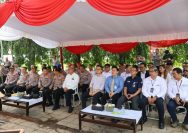 Kapolda Sulawesi Utara Irjen Pol Roycke Harry Langie didampingi Wakapolda Brigjen Pol Bahagia Dachi dan Ketua Bhayangkari Sulut Ny. Joan Roycke Langie serta sejumlah pejabat mitra Polda lainnya, melaksanakan peletakan batu pertama pembangunan Satuan Pelayanan Pemenuhan Gizi (SPPG) Polda Sulut, Senin (24/3/2025).