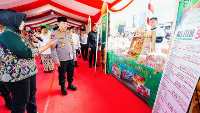 Kapolri Jenderal Polisi Drs. Listyo Sigit Prabowo menghadri Bazar Ramadan Polri Presisi dan Baksos Ramadan Bhayangkari 2025 di Surabaya, Jawa Timur.