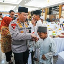 Berbagi Takjil dan Buka Puasa Bersama, Kapolri Perkuat Sinergi dengan Media dan Masyarakat.