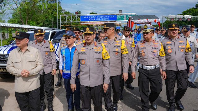 Wakapolri Komjen Ahmad Dofiri menyebut arus lalu lintas di Tol Trans Jawa sempat mengalami kepadatan pada Kamis (27/3) kemarin.