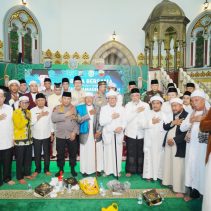 Safari Ramadan ke Masjid Raya Al Mashun Medan Kapolri Jenderal Polsi Drs. Listyo Sigit Prabowo , Sabtu (22/3/25).