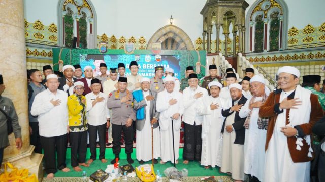 Safari Ramadan ke Masjid Raya Al Mashun Medan Kapolri Jenderal Polsi Drs. Listyo Sigit Prabowo  , Sabtu (22/3/25).