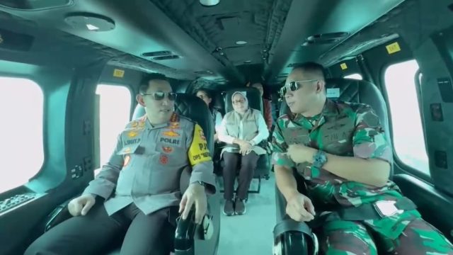 Menko Pembangunan Manusia dan Kebudayaan (PMK) Pratikno, Kapolri Jenderal Listyo Sigit Prabowo dan Panglima TNI Jenderal Agus Subiyanto melakukan patroli udara dalam rangka memantau arus mudik Lebaran 2025.