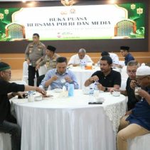 Polda Sulawesi Utara menggelar buka puasa bersama dengan media. Kegiatan ini digelar di aula Tribrata Polda Sulut, Kamis (13/3/2025) sore