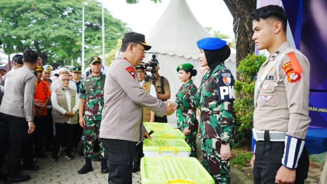 Kapolri Jenderal Listyo Sigit Prabowo meninjau langsung Rest Area KM 57 dalam rangka memastikan kesiapan arus mudik lebaran 2025, pada Rabu (26/3) hari ini.