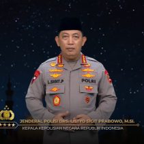 Kapolri Jenderal Polisi Drs. Listyo Sigit Prabowo mengucapkan Selamat Menjalankan Ibadah Puasa Ramadhan 1446 Hijriah bagi umat Islam di Indonesia.