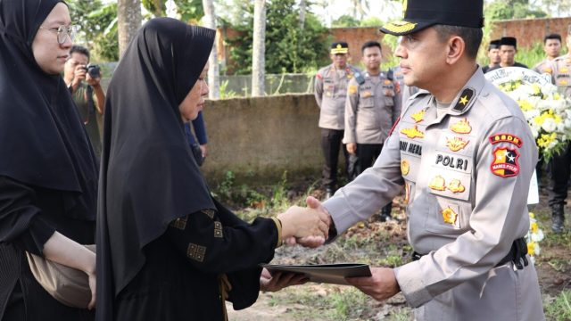 Surat KPLB 3 Polisi gugur saat bubarkan Sabung Ayam di Lampung diantar Jenderal.