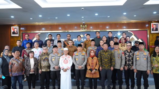 Polri dan Media Bersinergi Berbagi Takjil Serentak di Seluruh Indonesia
