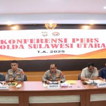 Polda Sulut menggelar konferensi pers di aula Tribrata Polda Sulut, Selasa (11/3/2025) siang yang dipimpin oleh Wakapolda Brigjen Pol Bahagia Dachi. Turut hadir Kabid Humas Kombes Pol Michael Irwan Thamsil, Dirreskrimsus dan Wadirreskrimum