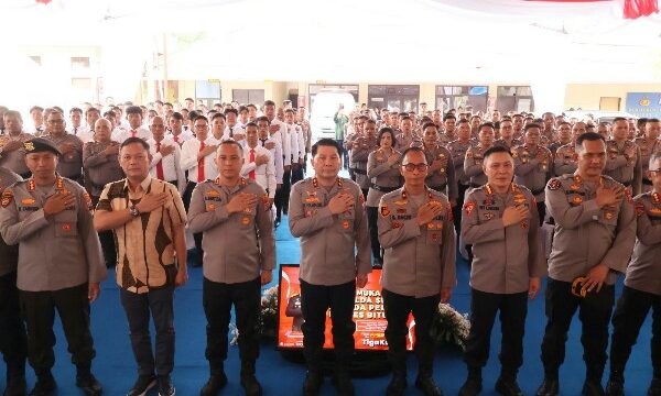 Kapolda Sulawesi Utara Irjen Pol Roycke Harry Langie mengingatkan personel Polri agar bekerja dengan performance terbaik untuk memberikan pelayanan kepada masyarakat.