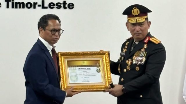 Kapolri Jenderal Polisi menerima Tanda Kehormatan Order of Timor Leste, penghargaan tertinggi yang diberikan Pemerintah Republik Demokratik Timor Leste. Penganugerahan tersebut berlangsung dalam upacara resmi di Kedutaan Besar Timor Leste di Jakarta, Senin (28/4/2025).