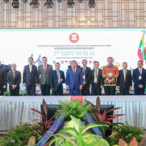 Delegasi Kepolisian Negara Republik Indonesia (Polri) yang dipimpin oleh Kadivhubinter Polri, Irjen Pol Dr. Krishna Murti, S.I.K., M.Si., bersama Brigjen Pol Dodied Prasetyo Aji, S.I.K., M.H., mengikuti pertemuan ASEAN SOMTC Working Group on Arms Smuggling (WG on AS) ke-7.