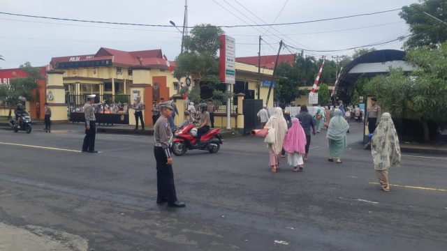 Pawai Takbiran pada Minggu (30/3/2025) malam dan salat Idulfitri 1 Syawal 1446 Hijriah, Senin (31/3/2025) pagi, di wilayah hukum Polda Sulawesi Utara (Sulut), berjalan dengan aman, tertib, dan lancar.