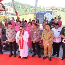 Kapolda Sulawesi Utara Irjen Pol Roycke Harry Langie meresmikan Gedung Gereja Lahai Roi, yang terletak di halaman Mako Polres Bolaang Mongondow (Bolmong), Selasa (29/4/2025) siang.